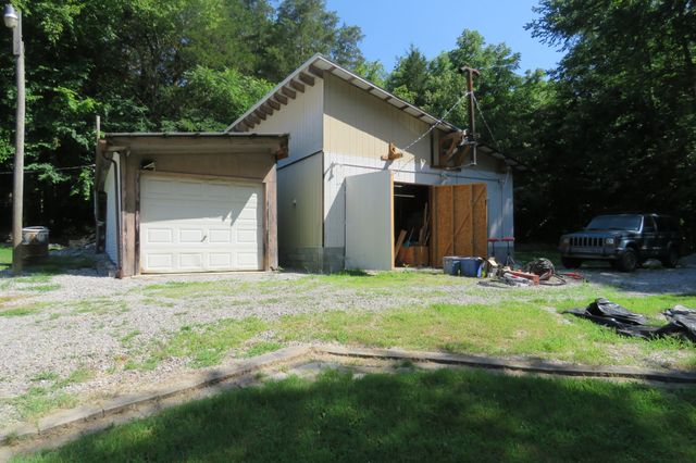 1757 Wet Mill Creek Rd, Celina, TN 38551