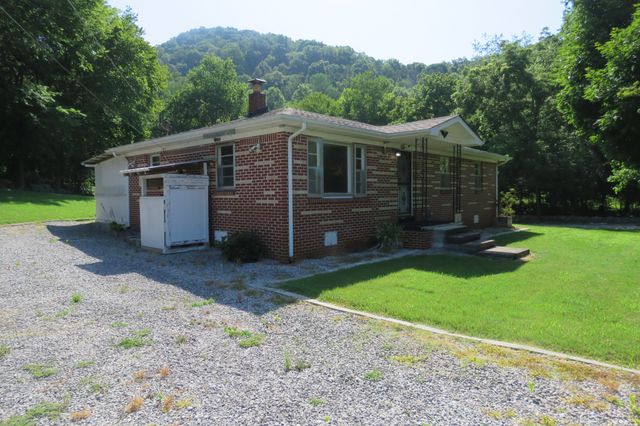 1757 Wet Mill Creek Rd, Celina, TN 38551