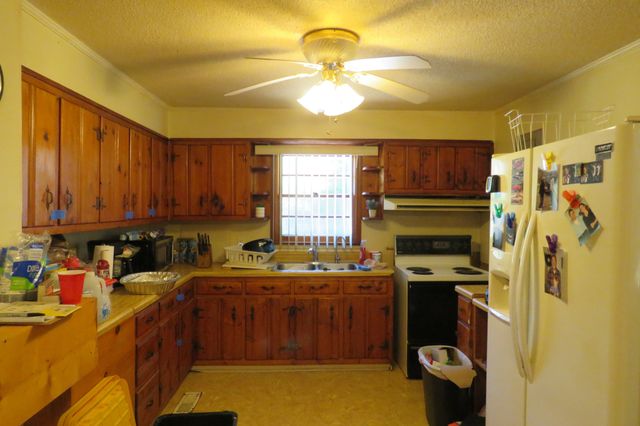 1757 Wet Mill Creek Rd, Celina, TN 38551