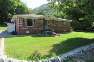 1757 Wet Mill Creek Rd, Celina, TN 38551