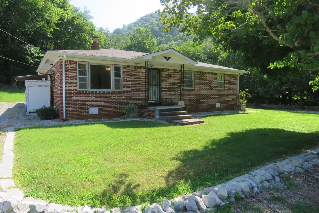 1757 Wet Mill Creek Rd, Celina, TN 38551