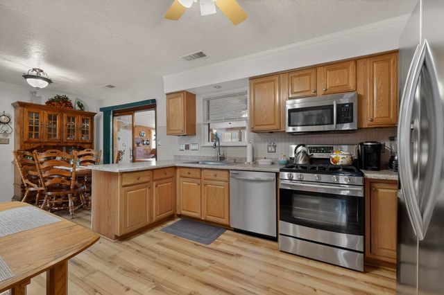 1646 Domain Loop SE, Rio Rancho, NM 87124