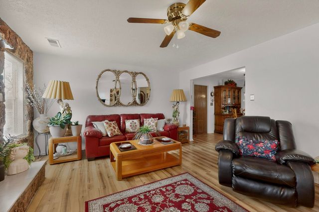 1646 Domain Loop SE, Rio Rancho, NM 87124