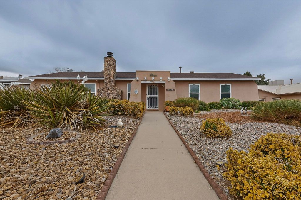 Image 1 of property listing at 1646 Domain Loop SE, Rio Rancho, NM 87124