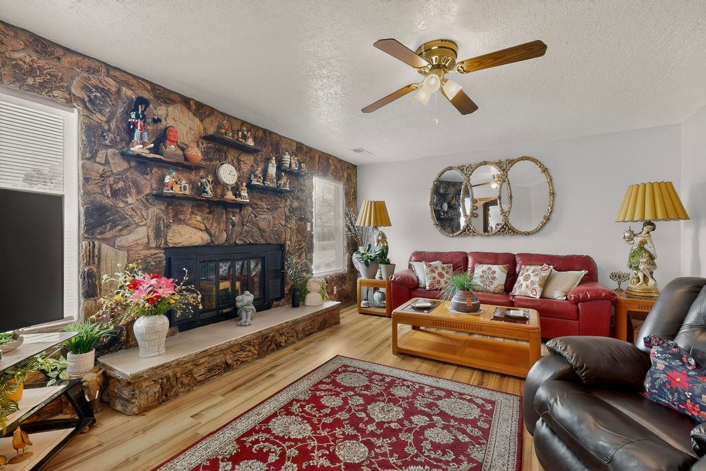 Image 7 of property listing at 1646 Domain Loop SE, Rio Rancho, NM 87124