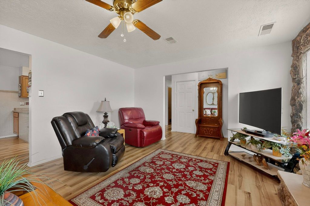 Image 8 of property listing at 1646 Domain Loop SE, Rio Rancho, NM 87124