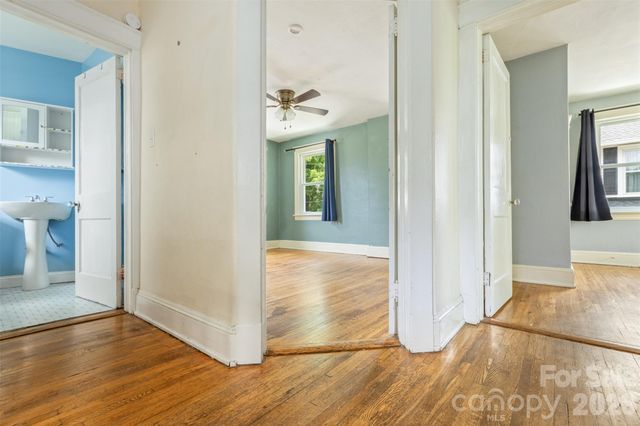 74 Arlington Street, Asheville, NC 28801