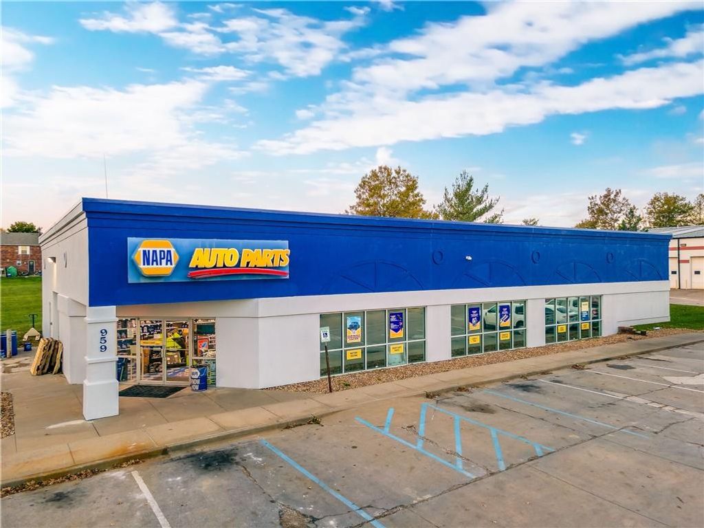 959 SE Oldham Parkway, Lee's Summit, MO 64081