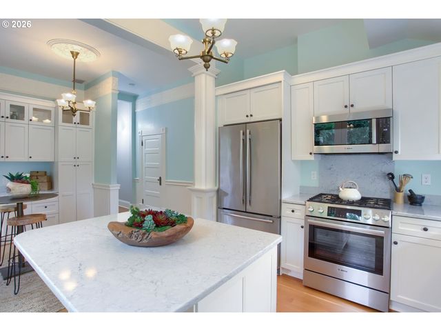 1728 Se LAMBERT St, Portland, OR 97202
