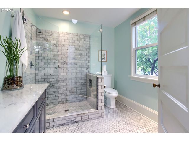 1728 Se LAMBERT St, Portland, OR 97202