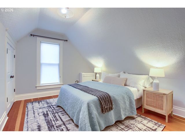 1728 Se LAMBERT St, Portland, OR 97202