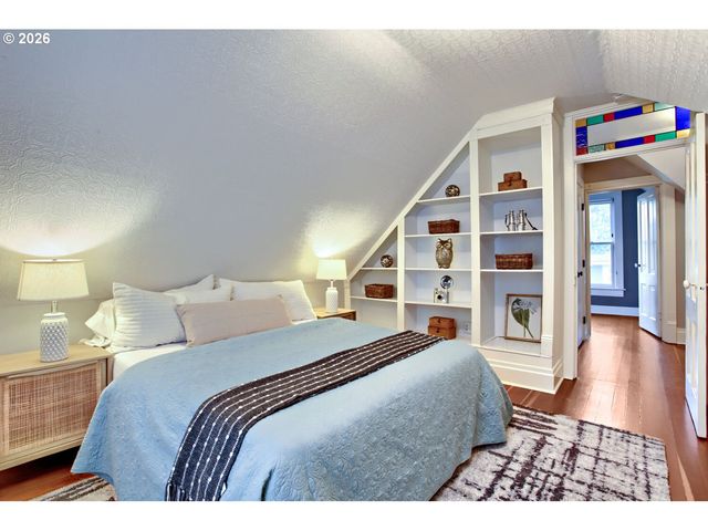 1728 Se LAMBERT St, Portland, OR 97202