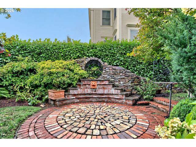1728 Se LAMBERT St, Portland, OR 97202