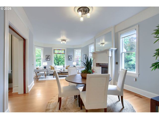 1728 Se LAMBERT St, Portland, OR 97202