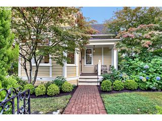 1728 Se LAMBERT St, Portland, OR 97202