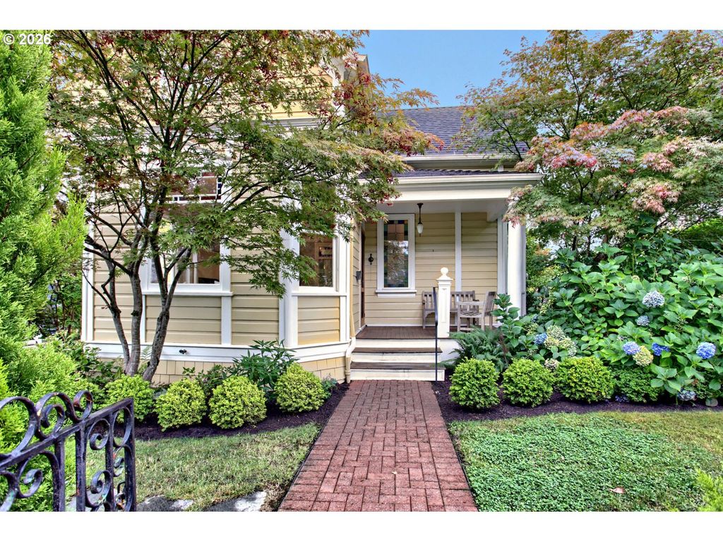 1728 Se LAMBERT St, Portland, OR 97202