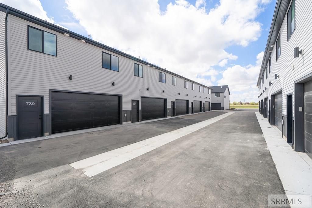 Image 16 of property listing at 745 Curlew Drive, Ammon, ID 83406