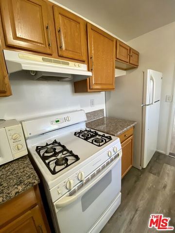 1554 S Stanley Avenue, Los Angeles, CA 90019