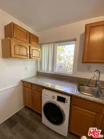 1554 S Stanley Avenue, Los Angeles, CA 90019