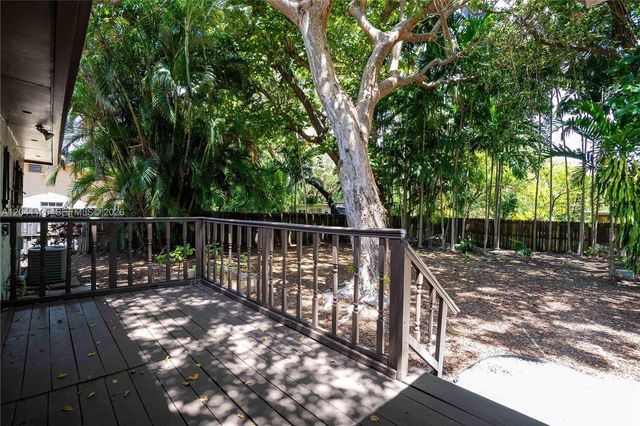 1691 NE 143rd St 0, North Miami, FL 33181