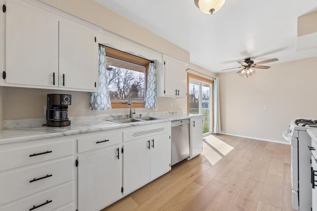 1115 Sunnyside Drive, Farmington, MN 55024