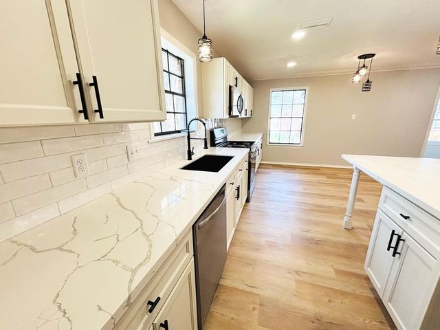 1803 S Park Street, Brenham, TX 77833