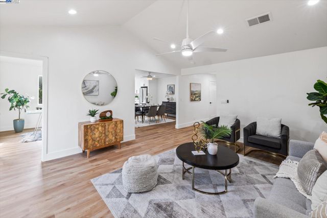 109 Bellflower Ct, Hercules, CA 94547