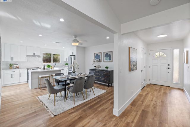 109 Bellflower Ct, Hercules, CA 94547