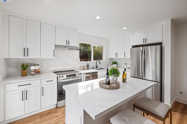 109 Bellflower Ct, Hercules, CA 94547