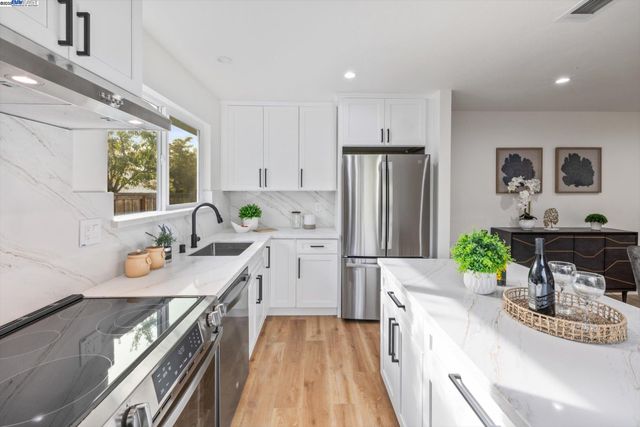 109 Bellflower Ct, Hercules, CA 94547