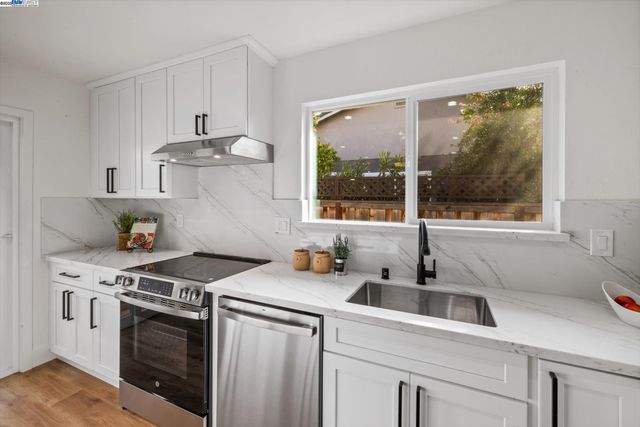 109 Bellflower Ct, Hercules, CA 94547