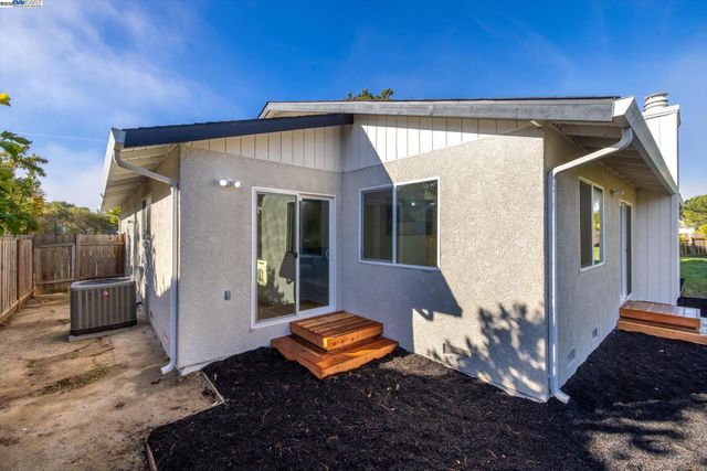 109 Bellflower Ct, Hercules, CA 94547