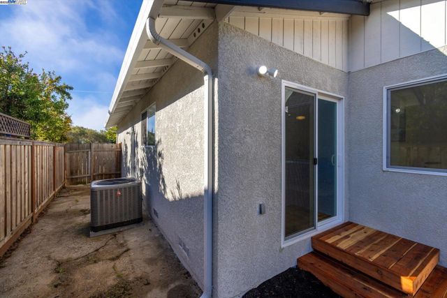 109 Bellflower Ct, Hercules, CA 94547