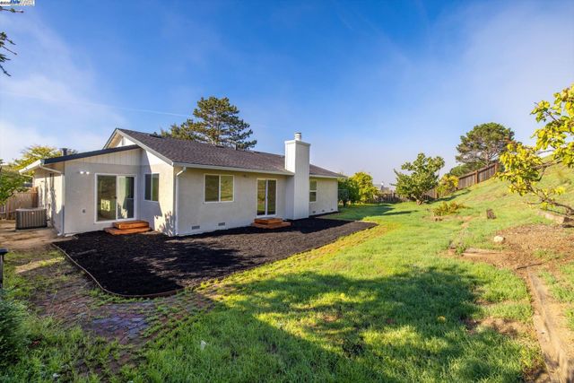 109 Bellflower Ct, Hercules, CA 94547