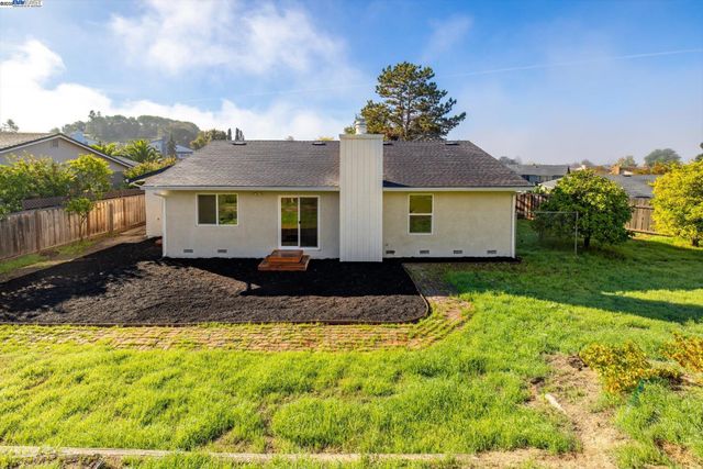 109 Bellflower Ct, Hercules, CA 94547