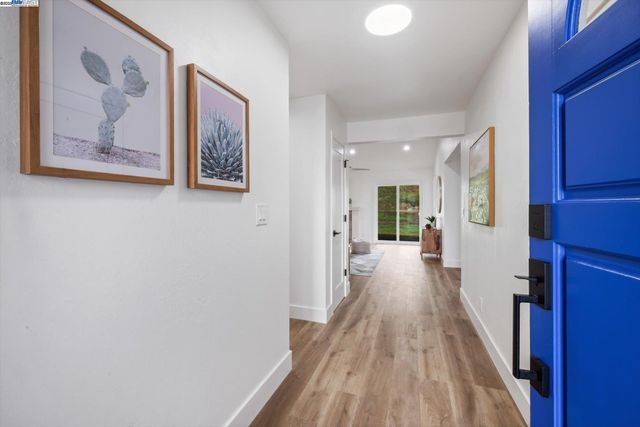 109 Bellflower Ct, Hercules, CA 94547