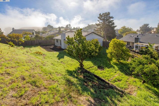 109 Bellflower Ct, Hercules, CA 94547