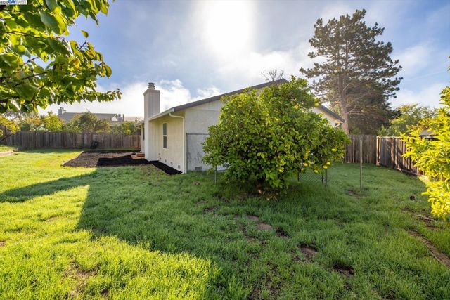 109 Bellflower Ct, Hercules, CA 94547