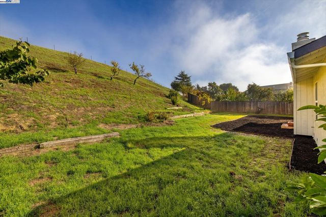 109 Bellflower Ct, Hercules, CA 94547