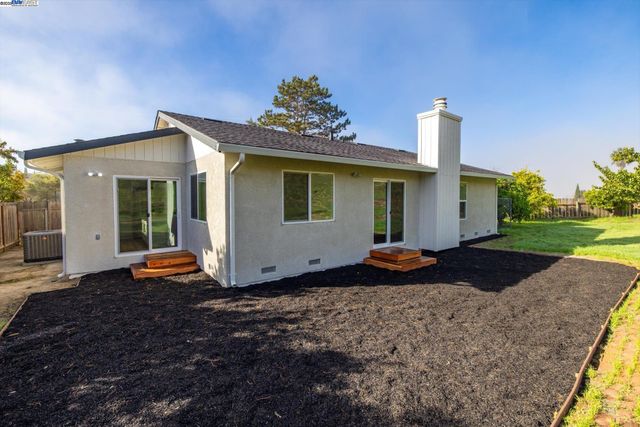 109 Bellflower Ct, Hercules, CA 94547