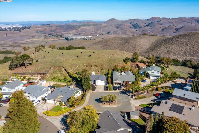 109 Bellflower Ct, Hercules, CA 94547