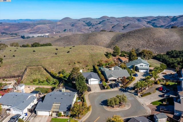 109 Bellflower Ct, Hercules, CA 94547