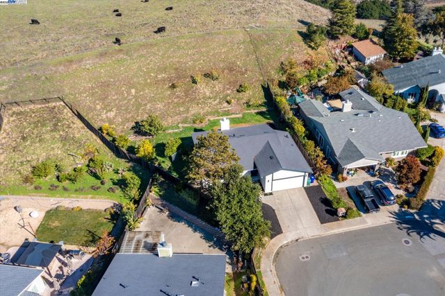 109 Bellflower Ct, Hercules, CA 94547