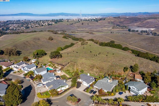 109 Bellflower Ct, Hercules, CA 94547