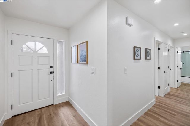 109 Bellflower Ct, Hercules, CA 94547