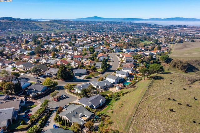 109 Bellflower Ct, Hercules, CA 94547