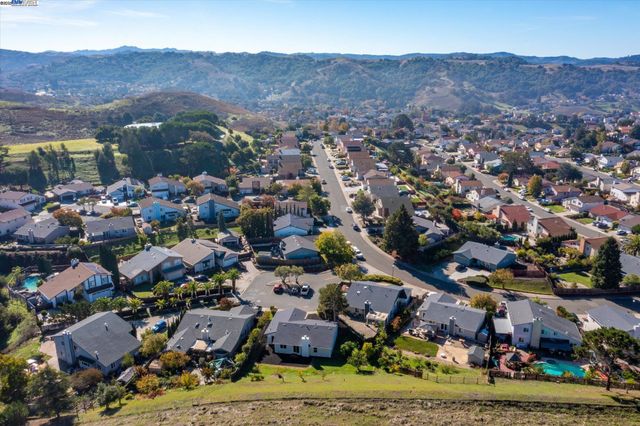 109 Bellflower Ct, Hercules, CA 94547