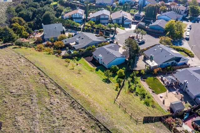 109 Bellflower Ct, Hercules, CA 94547