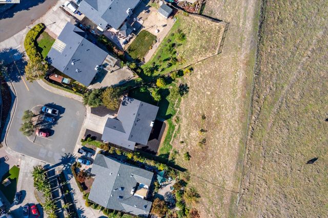 109 Bellflower Ct, Hercules, CA 94547