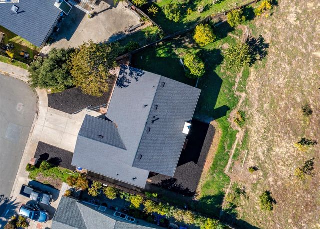 109 Bellflower Ct, Hercules, CA 94547